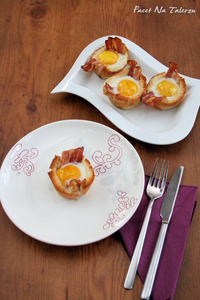 Tostowe muffinki z boczkiem i jajkiem