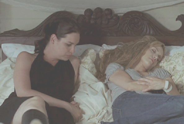 Alice (Brittany Murphy) & Rebecca (Tammy Blanchard).