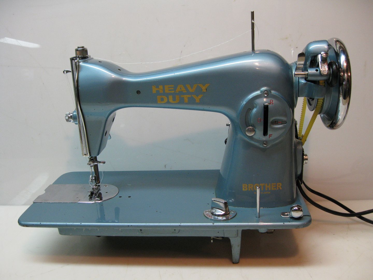 INDUSTRIAL STRENGTH SEWING MACHINE HEAVY DUTY LEATHER